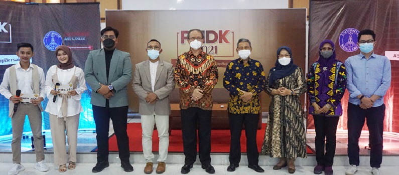 Pelatihan Memasuki Dunia Kerja untuk 824 Calon Wisudawan Program Sarjana UMA